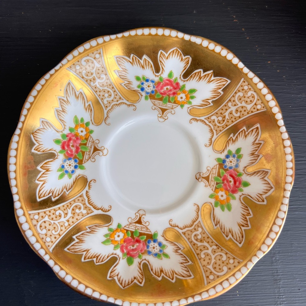 Elegant Floral Tea Cup and Saucer Set - Picture 6 of 9